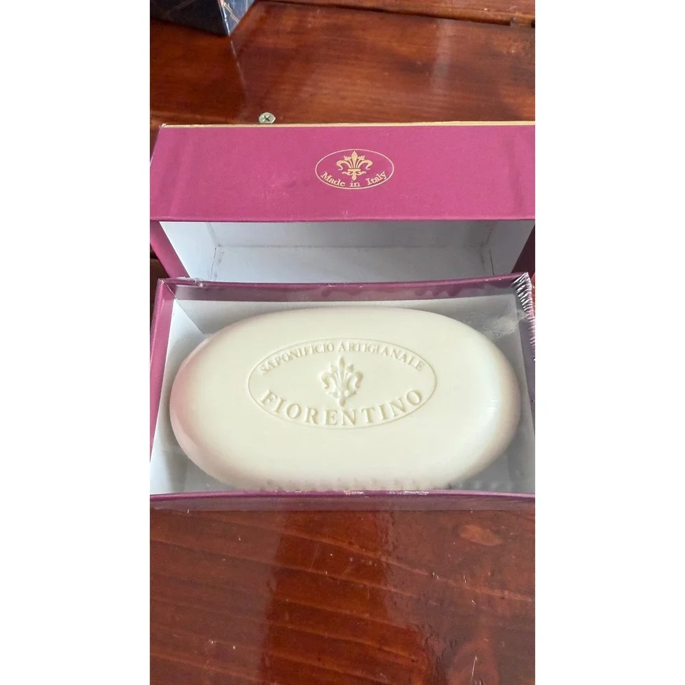 Gentlemans Soap Cedar Wood Scented Soap Made in Tuscany Italy 10.5 oz 300g